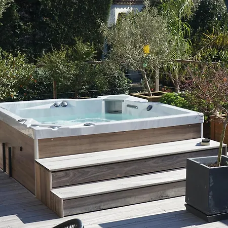 Les Cades Villa *